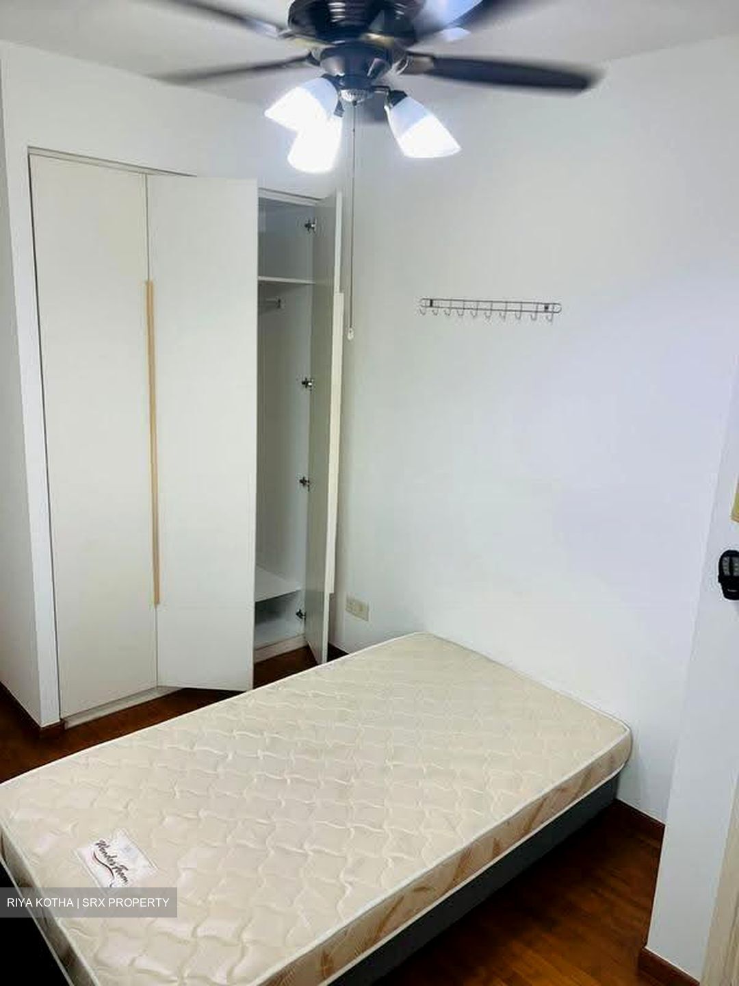 The Esparis (D18), Condominium #613717811